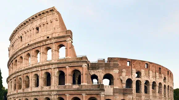Identify this largest ancient amphitheatre ever built - Roman Forum, Pantheon, Colosseum, Petra