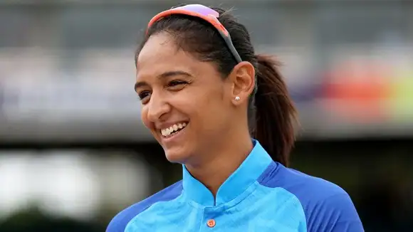 Name this player who became the 1st Indian cricket player to play 100 T20 International matches. - Mithali Raj, Smriti Mandhana, Harmanpreet Kaur, Shafali Verma