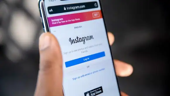 Which celebrity has the highest no. of followers on this app in 2023? - Kylie Jenner, Ariana Grande, Virat Kohli, Cristiano Ronaldo