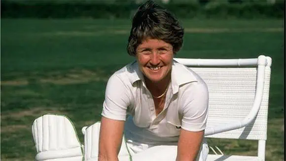 Who wa the first woman to inducted into the ICC Hall of Fame in 2010? - Sarah Jane Taylor, Amelia Charlotte Kerr, Rachael Flint, Meg Lanning